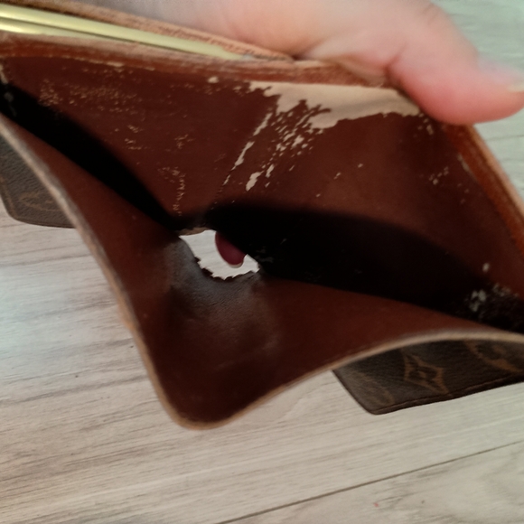 LOUIS VUITTON  French Kisslock Wallet | Monogram - Picture 13 of 16